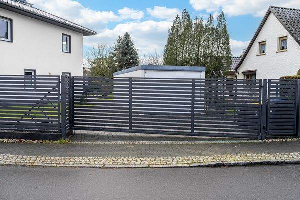 Großes, elektrisches Tor