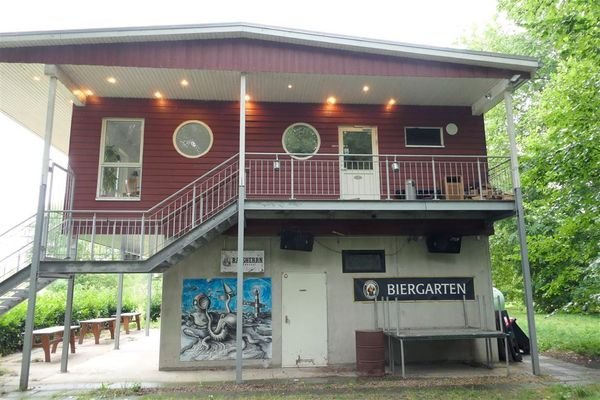 Biergarten mit Toilettenzugang