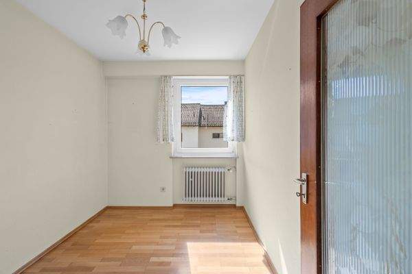 Flexibel nutzbares Zimmer – ideal als Büro oder Gästezimmer