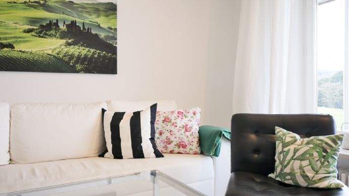 141 Wohnzimmer Couch (1 von 1)