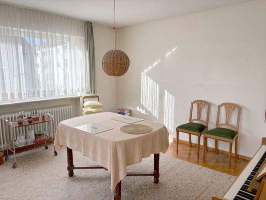 geräumiges Esszimmer