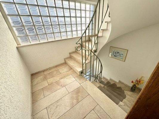 sehr gepflegtes Treppenhaus