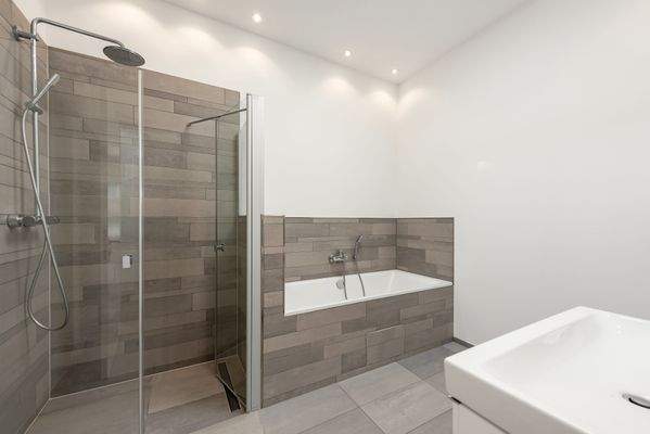 Dusch- und Wannenbad