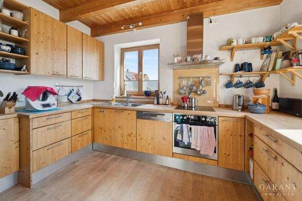 Vollholz- Einbauküche 