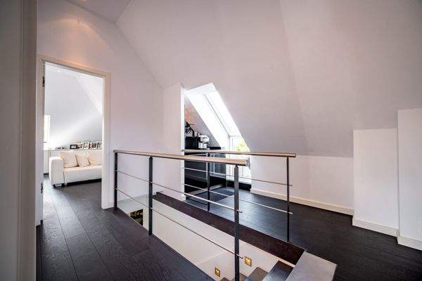 Heller Flur mit viel Tageslicht