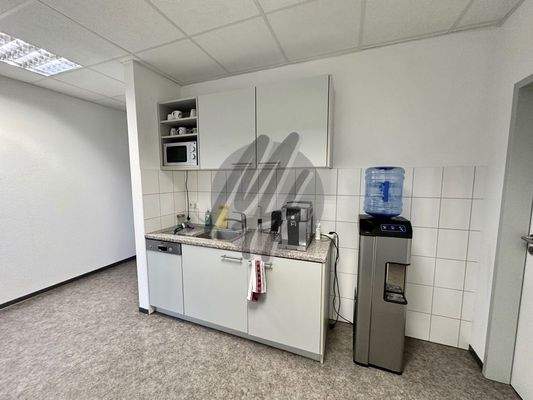 INFOS UNTER: 06171-586000