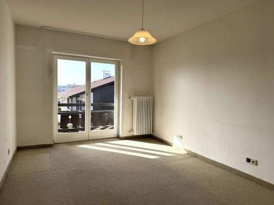 Arbeits-/Gästezimmer mit Zugang zum Balkon 