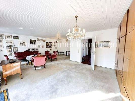 7 Wohn- und Esszimmer