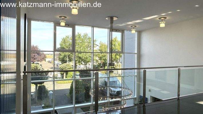 OG - Foyer mit Blick auf Außenbereich