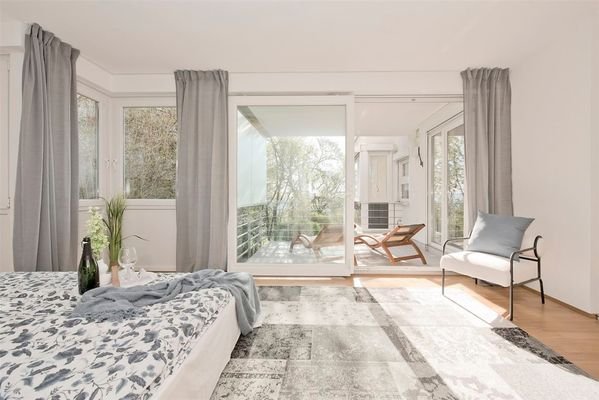 Schlafzimmer mit Balkon