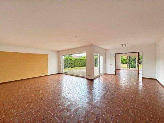 Wohnbereich mit Zugang zur Terrasse