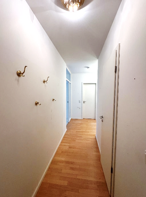 Entrée mit Garderobe