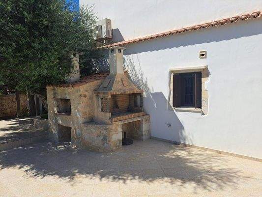 Kreta, Douliana: Elegante Villa mit Pool und Garten zu verkaufen