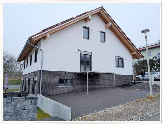 2 Stellplätze und Balkon (noch unfertig)!