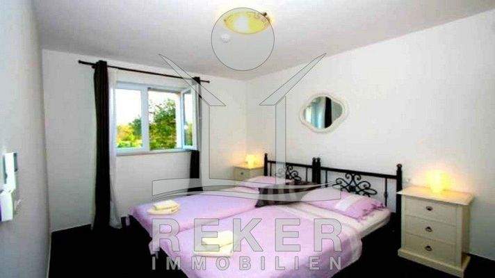 Dieses Zimmer kann als Gästezimmer dienen -ihr Besuch wird sich wohl fühlen- und länger bleiben!