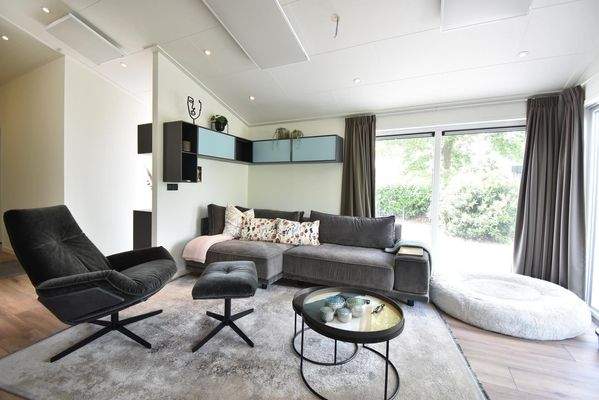 ferienhaus-kaufen-biddinghuizen-wohnzimmer-klimaan