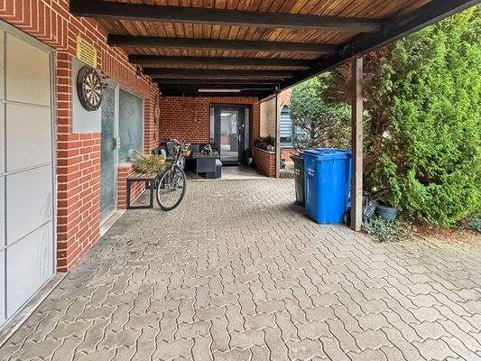 überdachter Eingang