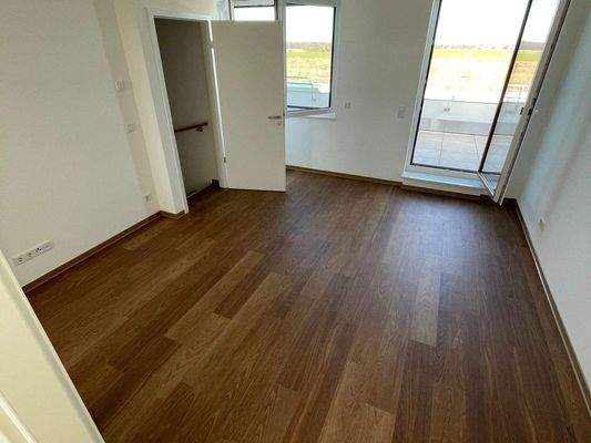 Schlafzimmer mit Ausgang zur Dachterrasse.JPG