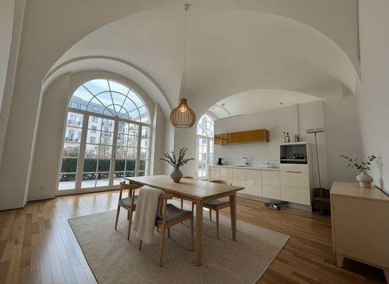 Wohnbereich als Esszimmer - (KI generiert)