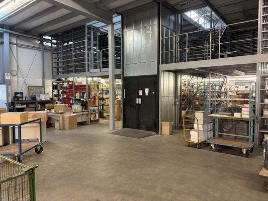 Halle - Lastenaufzug