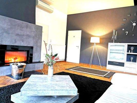 Wohnzimmer mit Kamin