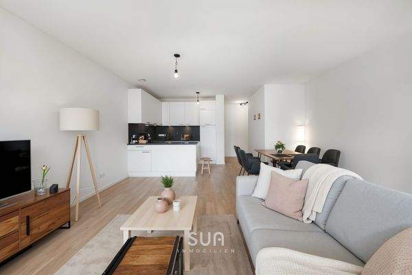 GROßER WOHN/-UND ESSBEREICH (visualisiert)