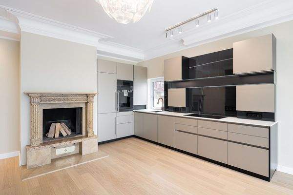 italienischer Kamin und Schreinerküche