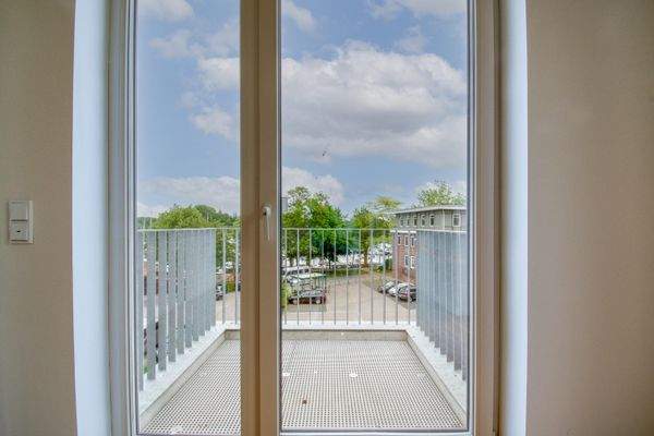 kleiner Balkon bei der Küche mit Schleiblick