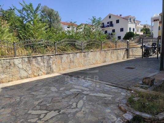 Mehrere Autos finden hier Platz