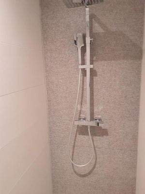 abgemauerter Dusche und WC!