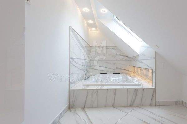 Badezimmer mit Whirlpool