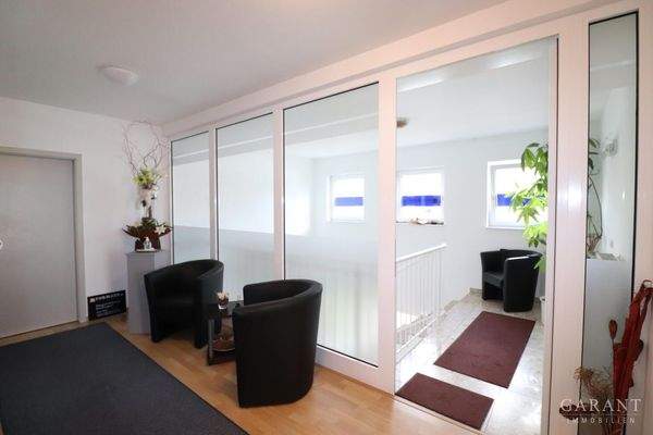 Flur OG Blick i. Treppenhaus