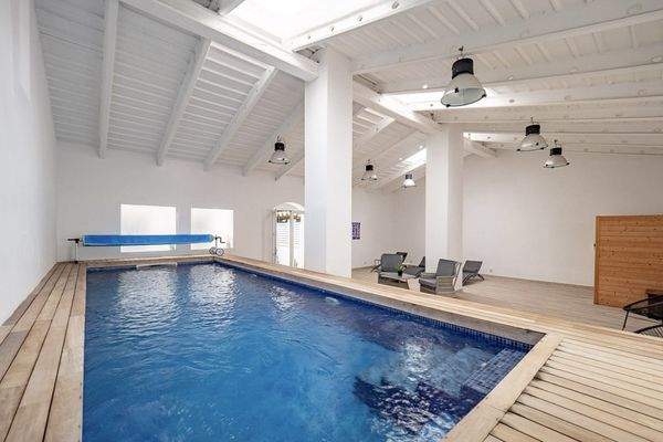 Gemeinschafts Spa mit Indoor-Pool und Sauna