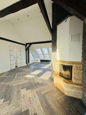 Wohnzimmer mit Kamin