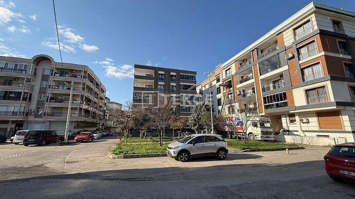 Apartment for Sale with Spacious Balconies in Karşıyaka İzmir