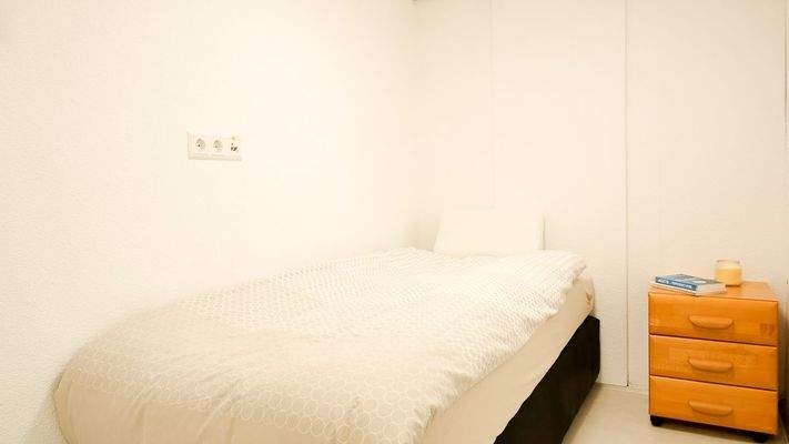 168 kleines Schlafzimmer (1 von 1).jpg