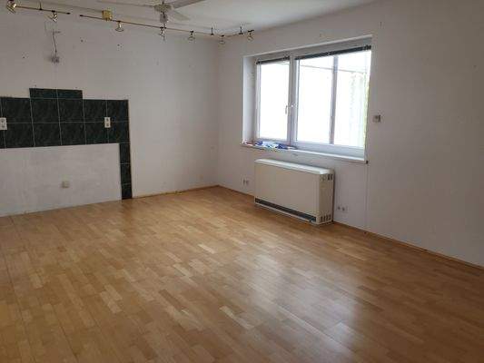 Hobbyraum mit großem Fenster