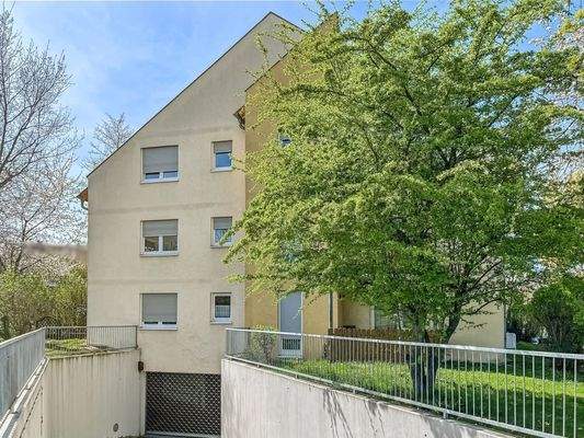 Hausansicht - Zufahrt Garage