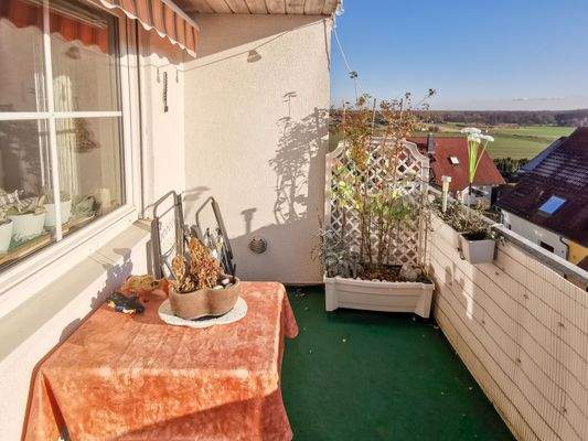 Großer sonniger Balkon