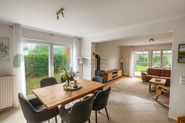 Offener Essbereich und Wohnzimmer