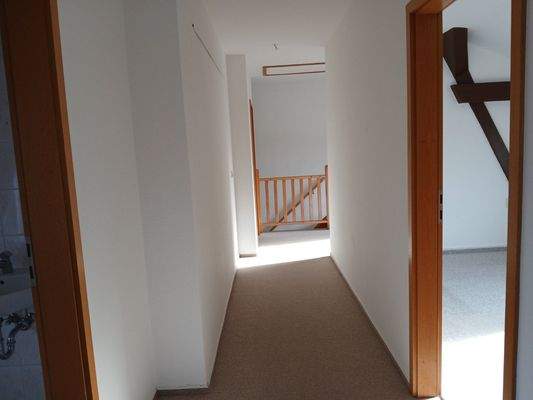 Flur mit Blick zur Treppe