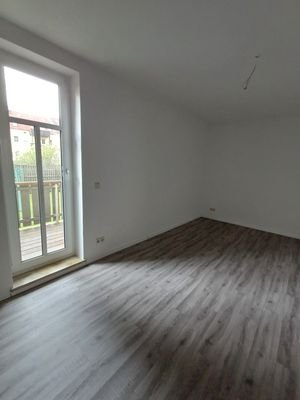 Schlafzimmer mit Zugang zum Balkon