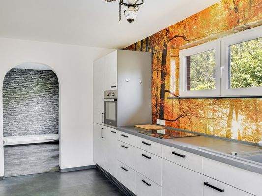 Blick von der Küche ins Esszimmer