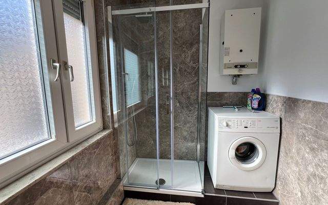 Bad 4WG Zimmer Stuttgart möbliert Zuffenhausen Wohnen auf zeit bei urbanbnb.jpeg