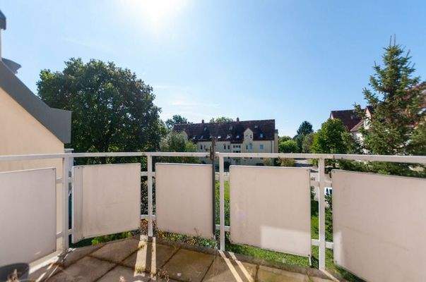 Südbalkon mit Blick ins Grüne
