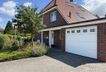 Hausansicht mit Garage
