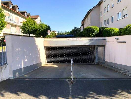 Die Einfahrt zur Tiefgarage