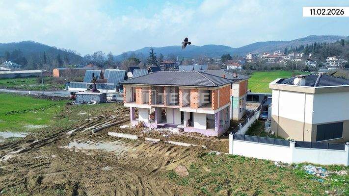 Spacious 5-Bedroom Villas with Pool and Garden in Samanlı