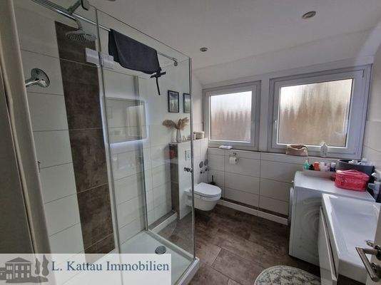 modernes Tageslicht-Duschbad