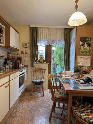 Küche mit Zugang zum Garten